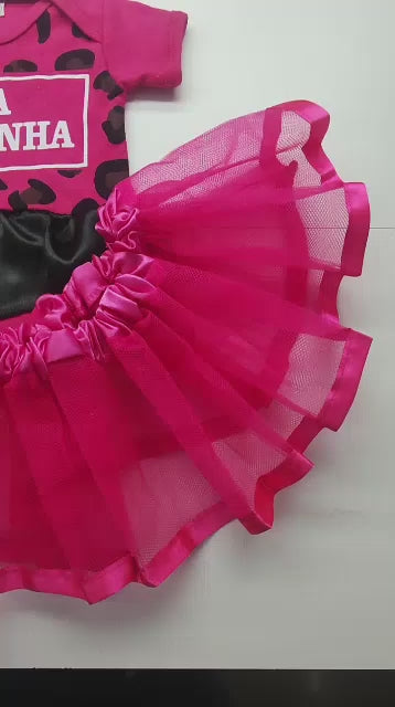 Body Bebê Mesversário com Tule e Laço 100% Algodão – Kit 3 Peças Temático Dona Oncinha